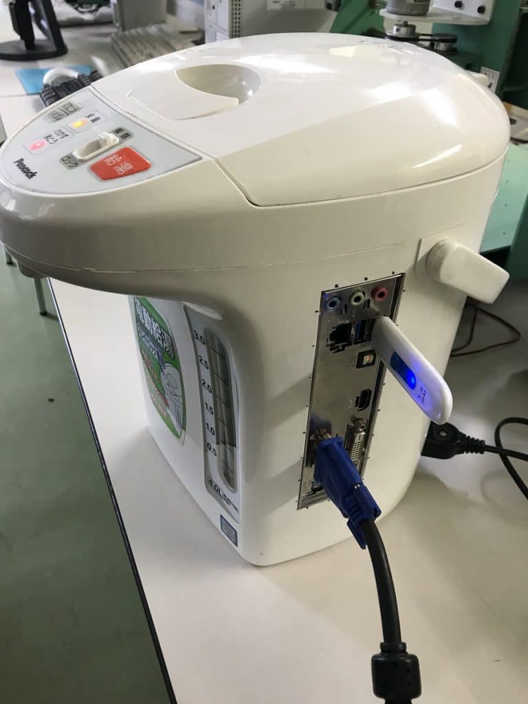 สุดเจ๋ง เคสคอมพิวเตอร์ DIY ทำจากกระติกน้ำร้อน - ภาพประกอบ 3