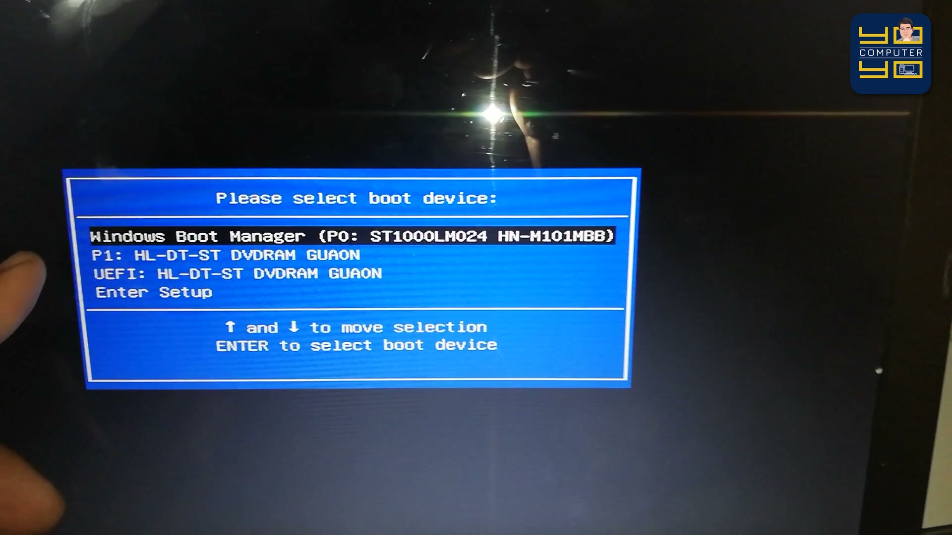 เมนูบูตขึ้นมาแล้ว แต่มีแค่ Windows Boot Manager กับไดรฟ์ดีวีดี ไม่มีแฟลชไดรฟ์ให้เลือกเลยค่ะ