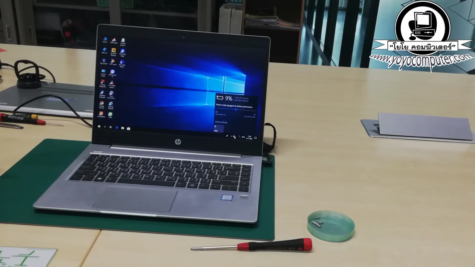 อุ้ยดีครบถ้วนสมบูรณ์ไหมถ้าหากเราแกะออก มาแล้วนะครับก็จะเห็นแบตเตอรี่แล้วก็ถอด...