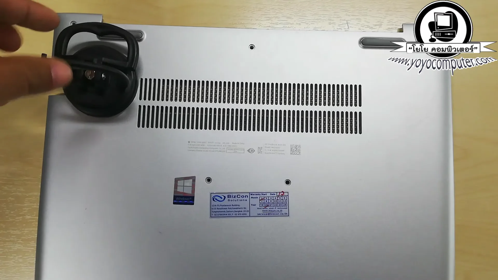 ครับเป็นเหมือนยางที่ผมหันหลังให้ดูแล้ว ตัวนี้นะครับสองฝั่งเนี่ยจะเป็นเหมือนจะ...