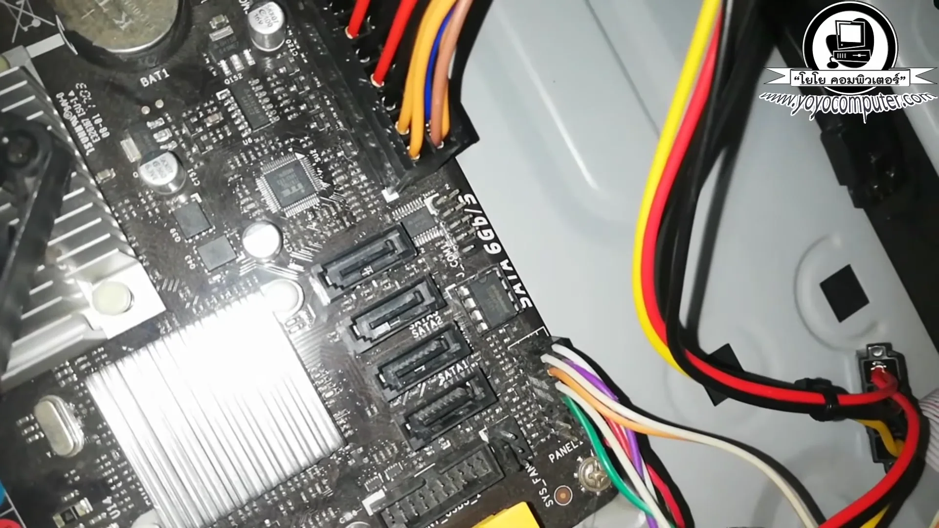 ครับ sata  1  2  3  4 ได้เราจะเสียบ hdd  นะครับที่สัตตา และ ก็คือสาตาเลข 1 นั...